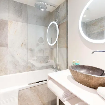 Novotel Mont-blanc 4* מגב